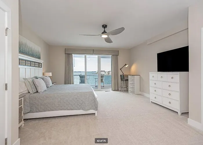 Luxury Bayfront Retreat - Exclusive Waterfront Holiday home