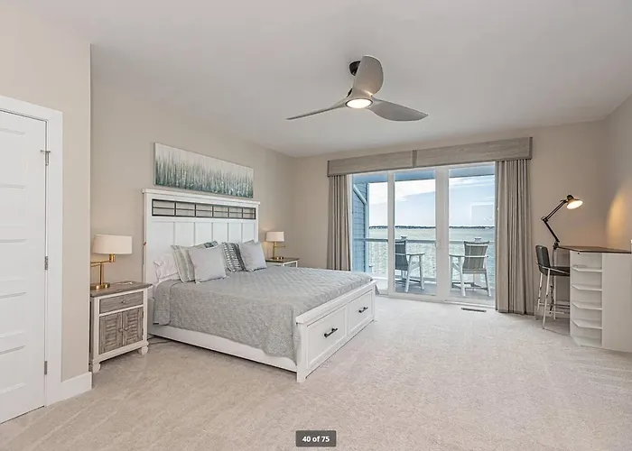 Luxury Bayfront Retreat - Exclusive Waterfront