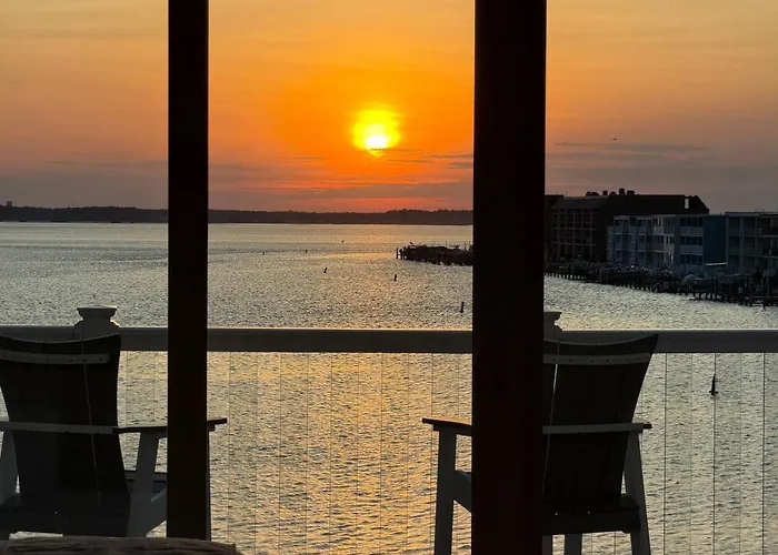 Luxury Bayfront Retreat - Exclusive Waterfront Holiday home *