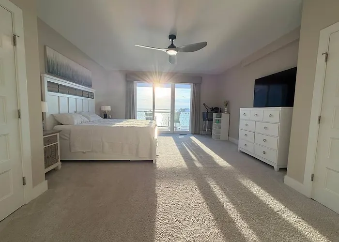 Luxury Bayfront Retreat - Exclusive Waterfront Holiday home