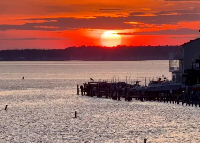 Luxury Bayfront Retreat - Exclusive Waterfront Holiday home *