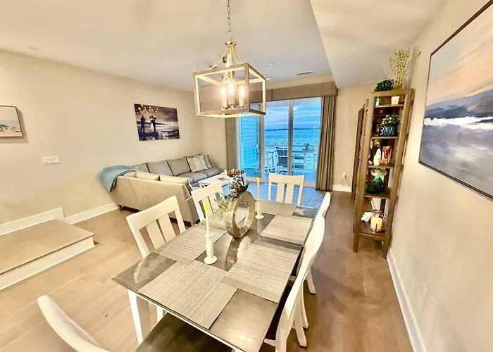 Luxury Bayfront Retreat - Exclusive Waterfront Holiday home