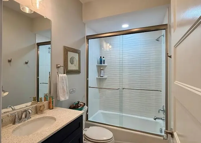 Luxury Bayfront Retreat - Exclusive Waterfront Holiday home *