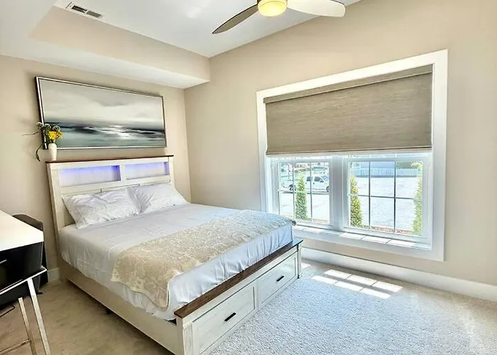Luxury Bayfront Retreat - Exclusive Waterfront