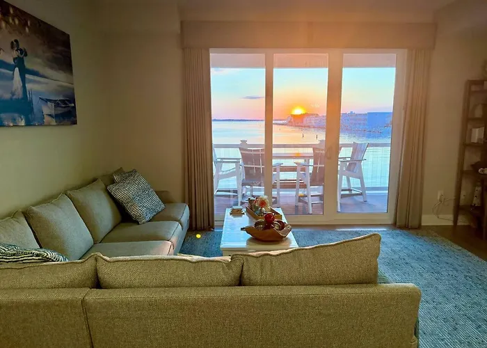 Luxury Bayfront Retreat - Exclusive Waterfront *
